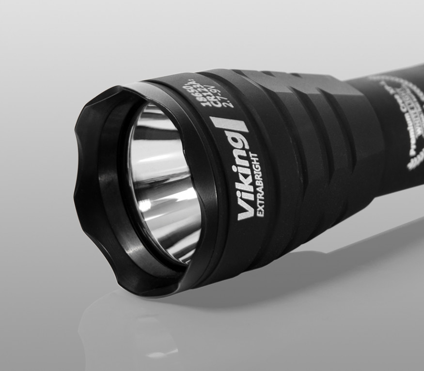 Тактический фонарь Armytek Viking (тёплый свет)